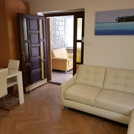 Apartments Vila Tisa Mali Losinj Exterior photo